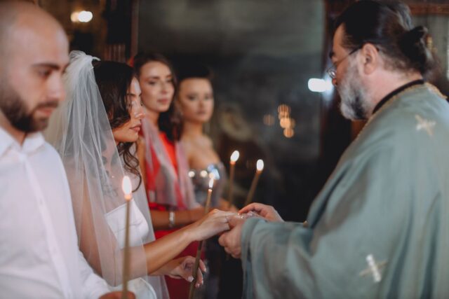 Manichiura miresei: cum o alegi ca să reziste toată ziua